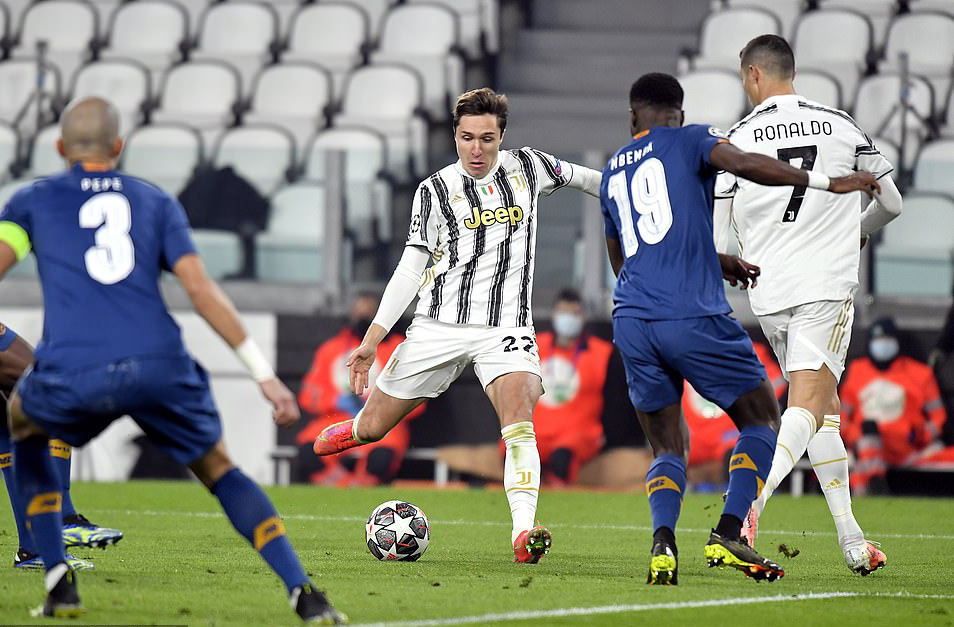 Ngược d&ograve;ng thảm hại tại Turin, Juventus thua tan t&aacute;c Champions League - Ảnh 3.