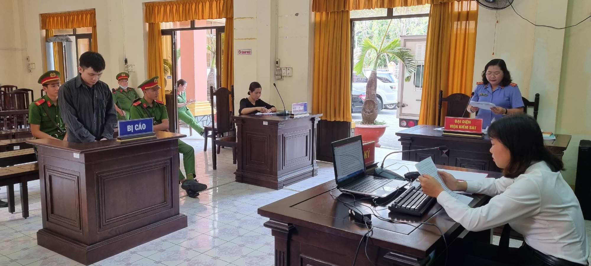 Người đ&agrave;n &ocirc;ng bị đồng nghiệp đ&acirc;m chết v&igrave; g&oacute;i thuốc l&aacute; - Ảnh 3.