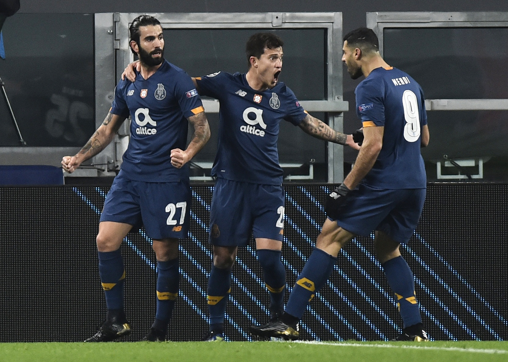 Ngược d&ograve;ng thảm hại tại Turin, Juventus thua tan t&aacute;c Champions League - Ảnh 1.