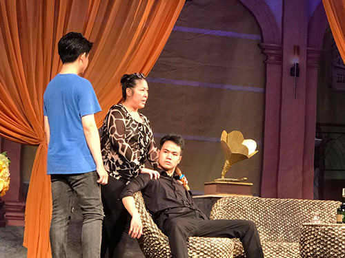 Kịch văn học rộng đất cho diễn viên trẻ