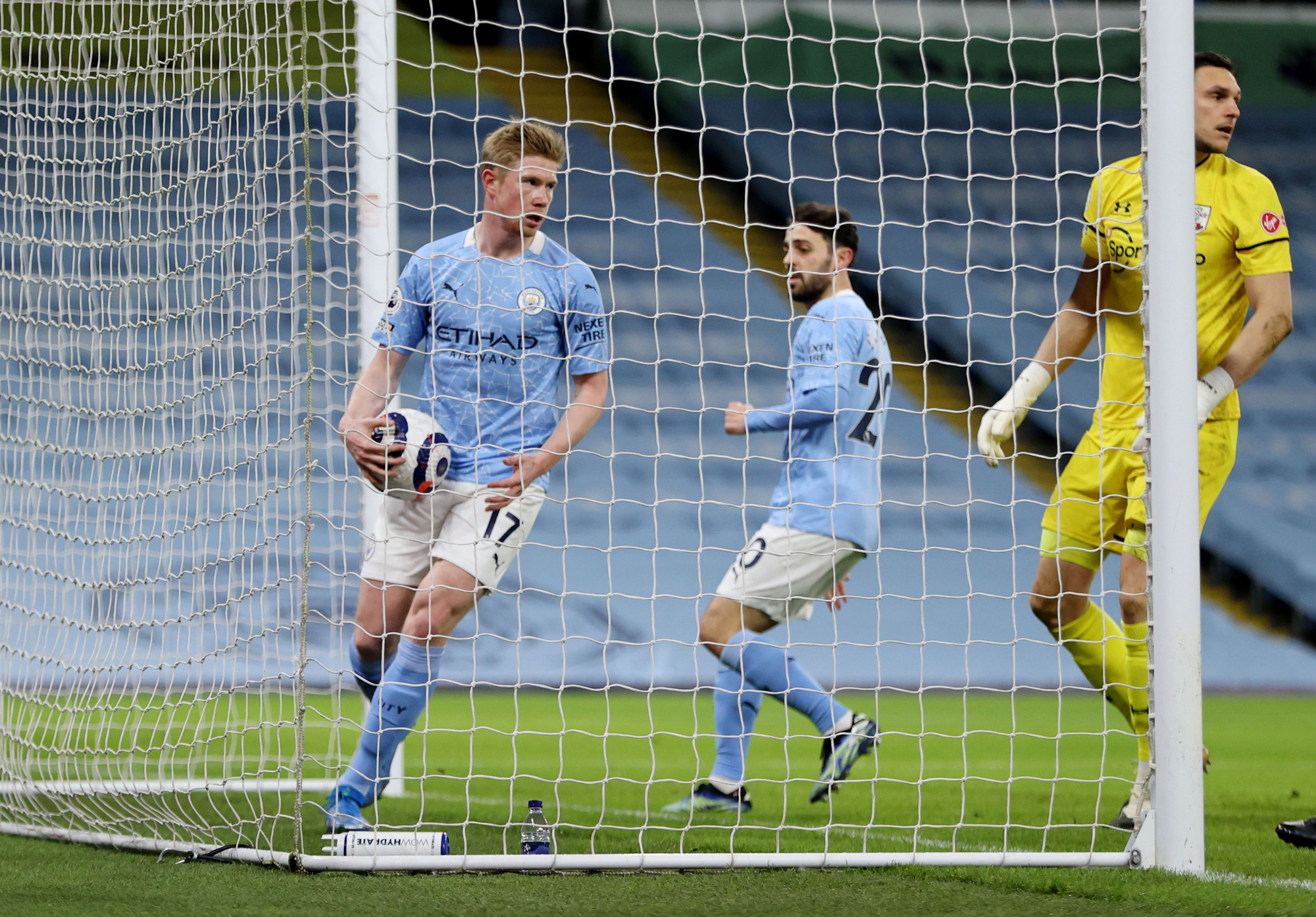 Bùng nổ Etihad, Man City dội mưa bàn thắng trước Southampton - Ảnh 6.
