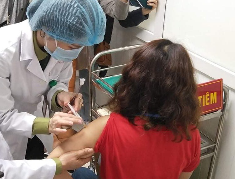 Hơn 100 người cao tuổi ho&agrave;n th&agrave;nh ti&ecirc;m thử nghiệm vắc-xin Covid-19 của Việt Nam - Ảnh 1.