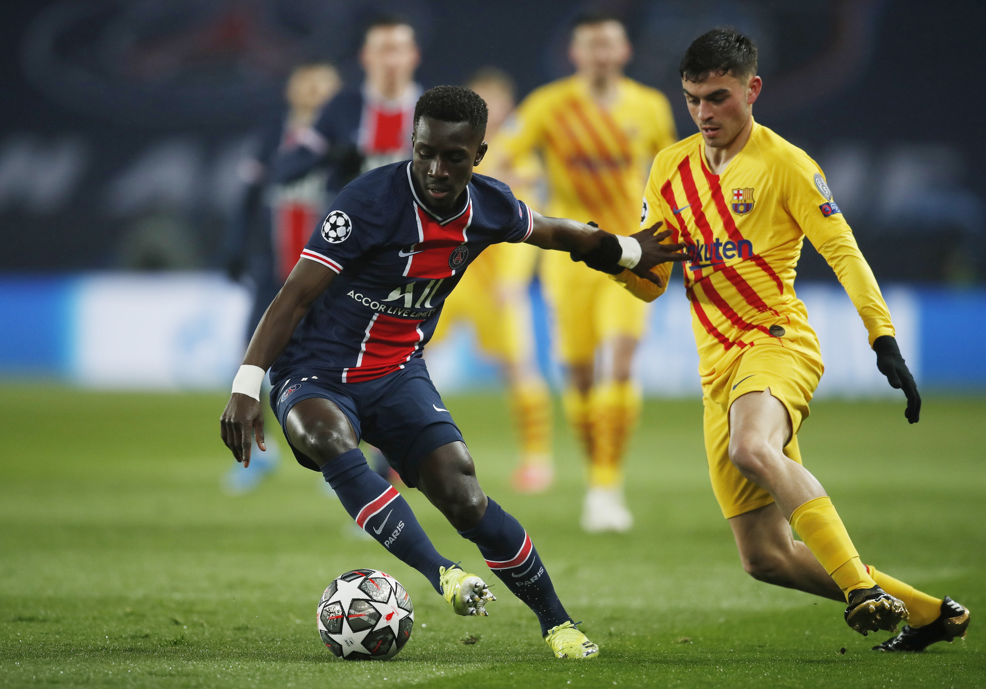 Barcelona d&ugrave;ng 1 tỉ euro giữ ch&acirc;n sao 18 tuổi - Ảnh 1.