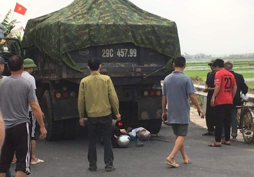Chở nữ sinh lớp 8 đi đo kính mắt bị tai nạn, trò tử vong, cô giáo nguy kịch