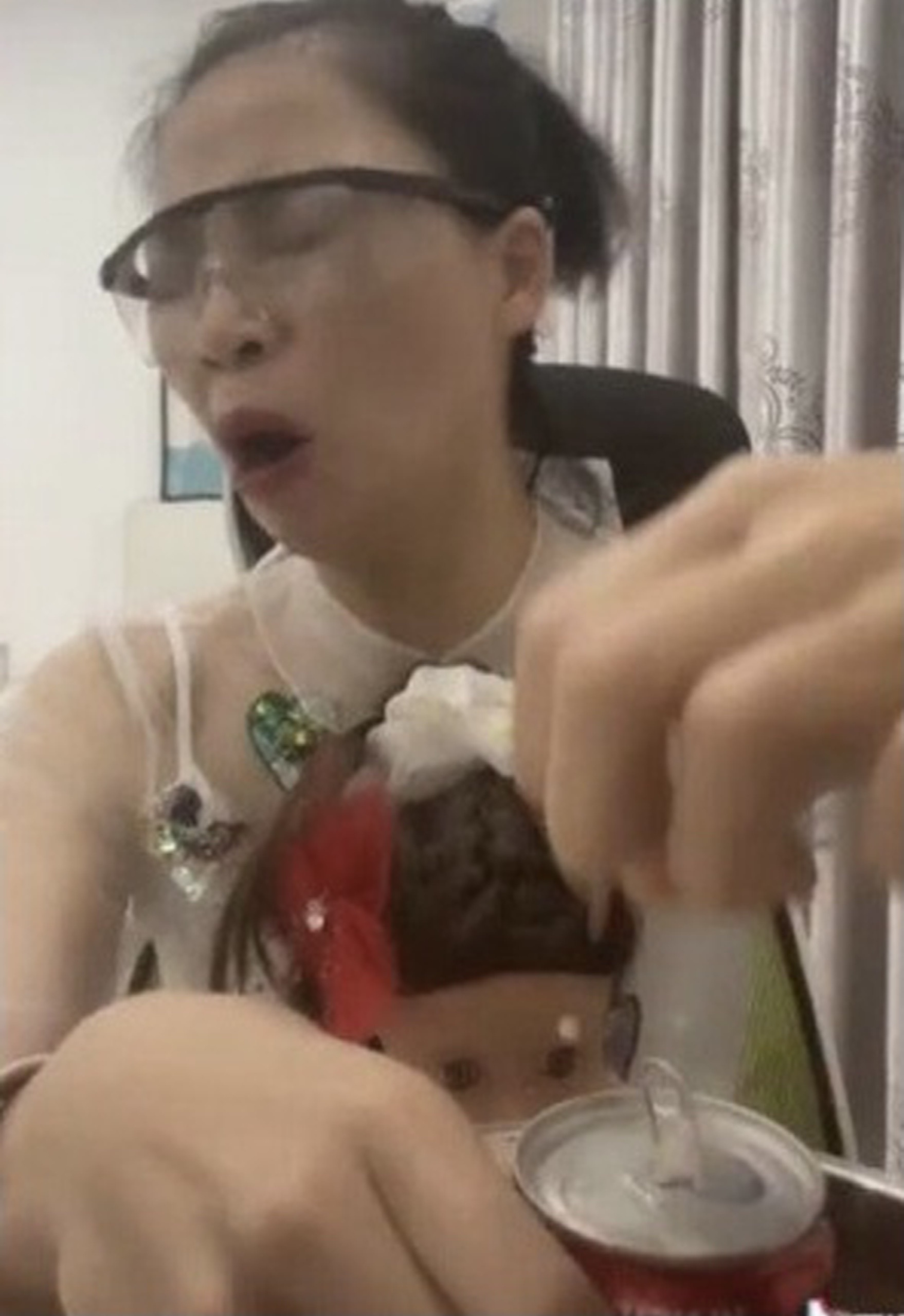 YouTuber Thơ Nguyễn đang nhập viện - Ảnh 2.