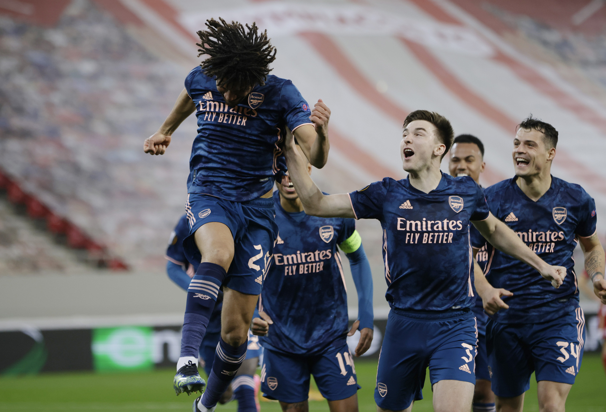 Sao tân binh lập siêu phẩm, Arsenal thắng tưng bừng Europa League