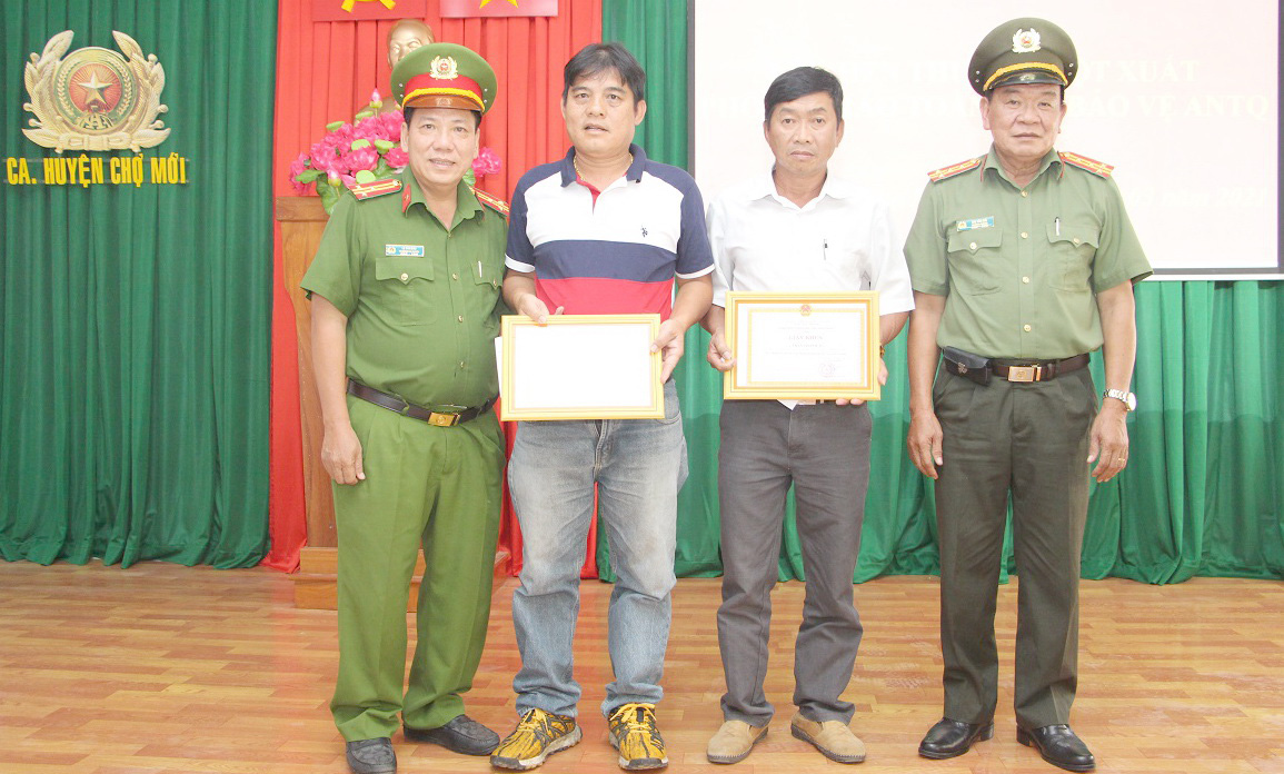 Hiệp sĩ đường phố Bình Dương bắt gọn tên trộm xe máy của phụ nữ miền Tây