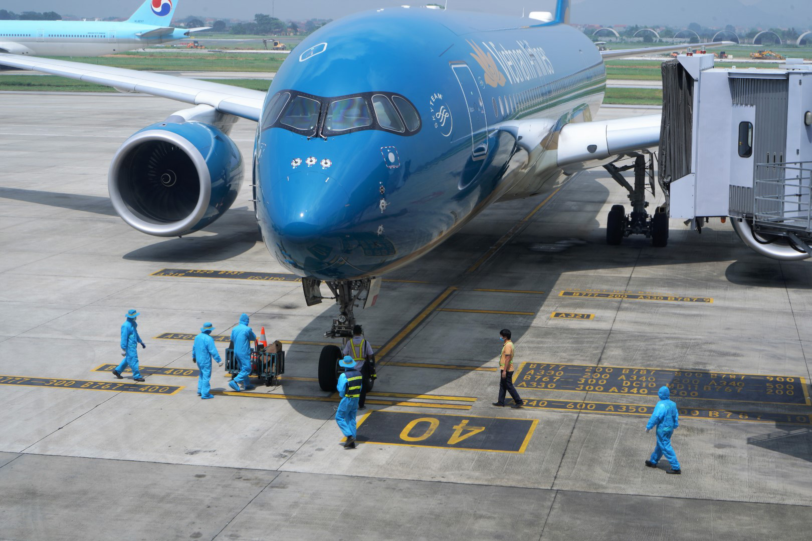 Việc trao đổi nối lại bay quốc tế được tiến hành đến đâu?