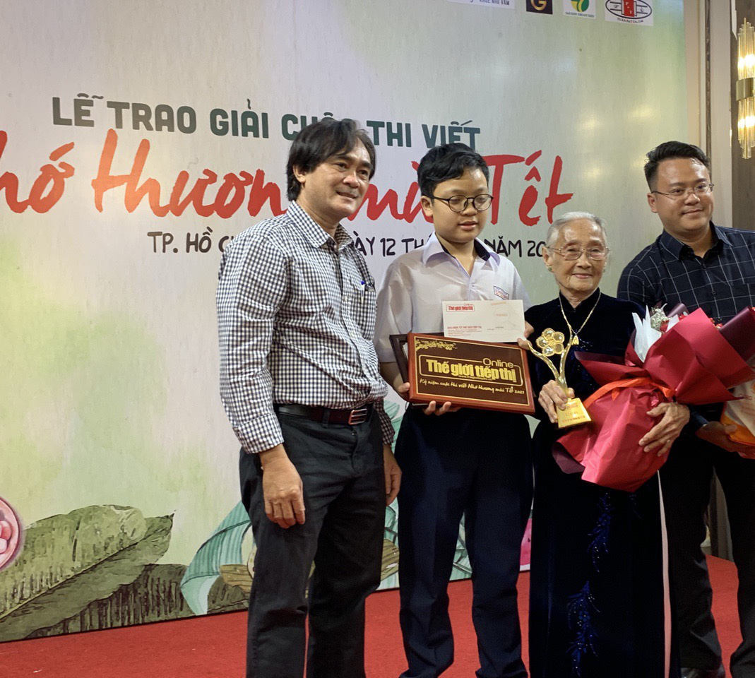 Trao giải cuộc thi viết Nhớ thương m&ugrave;i Tết 2021 - Ảnh 2.