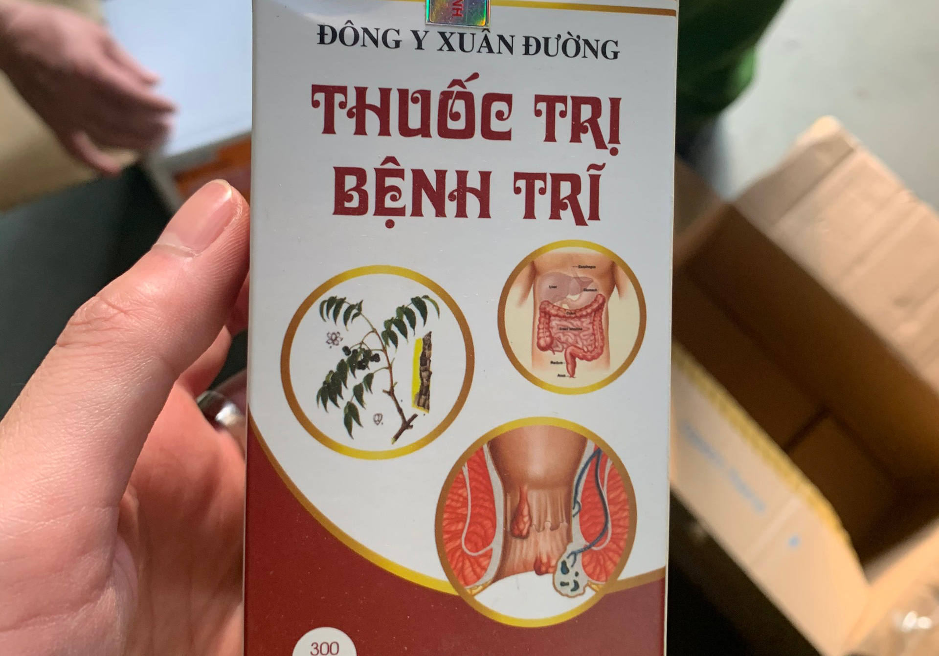Bắt quả tang cơ sở đóng gói "thuốc gia truyền" chữa bệnh phụ khoa