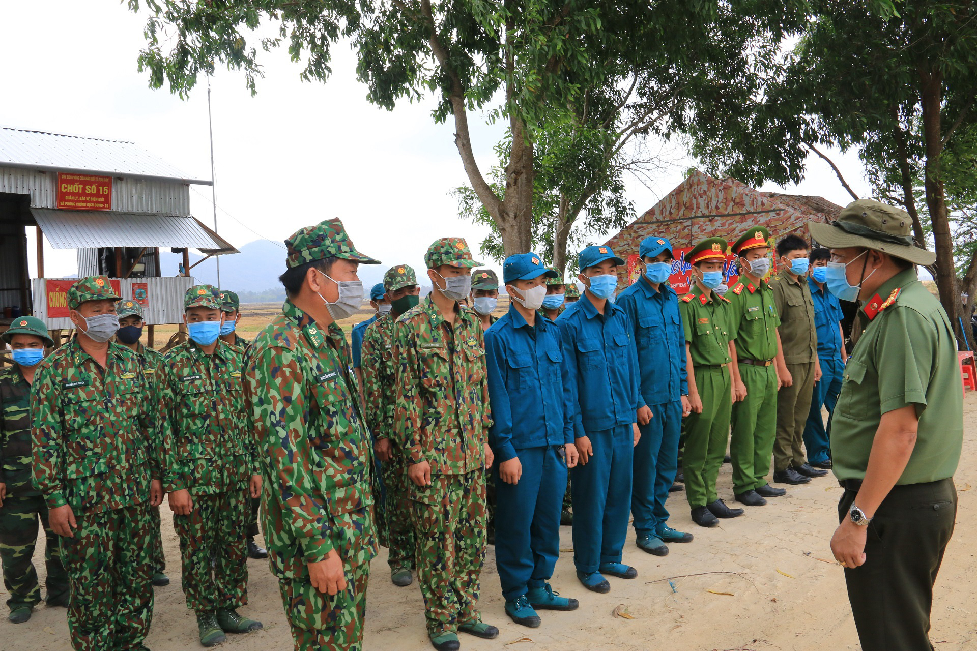 Công an An Giang thăm và kiểm tra các chốt phòng, chống Covid-19 tuyến biên giới