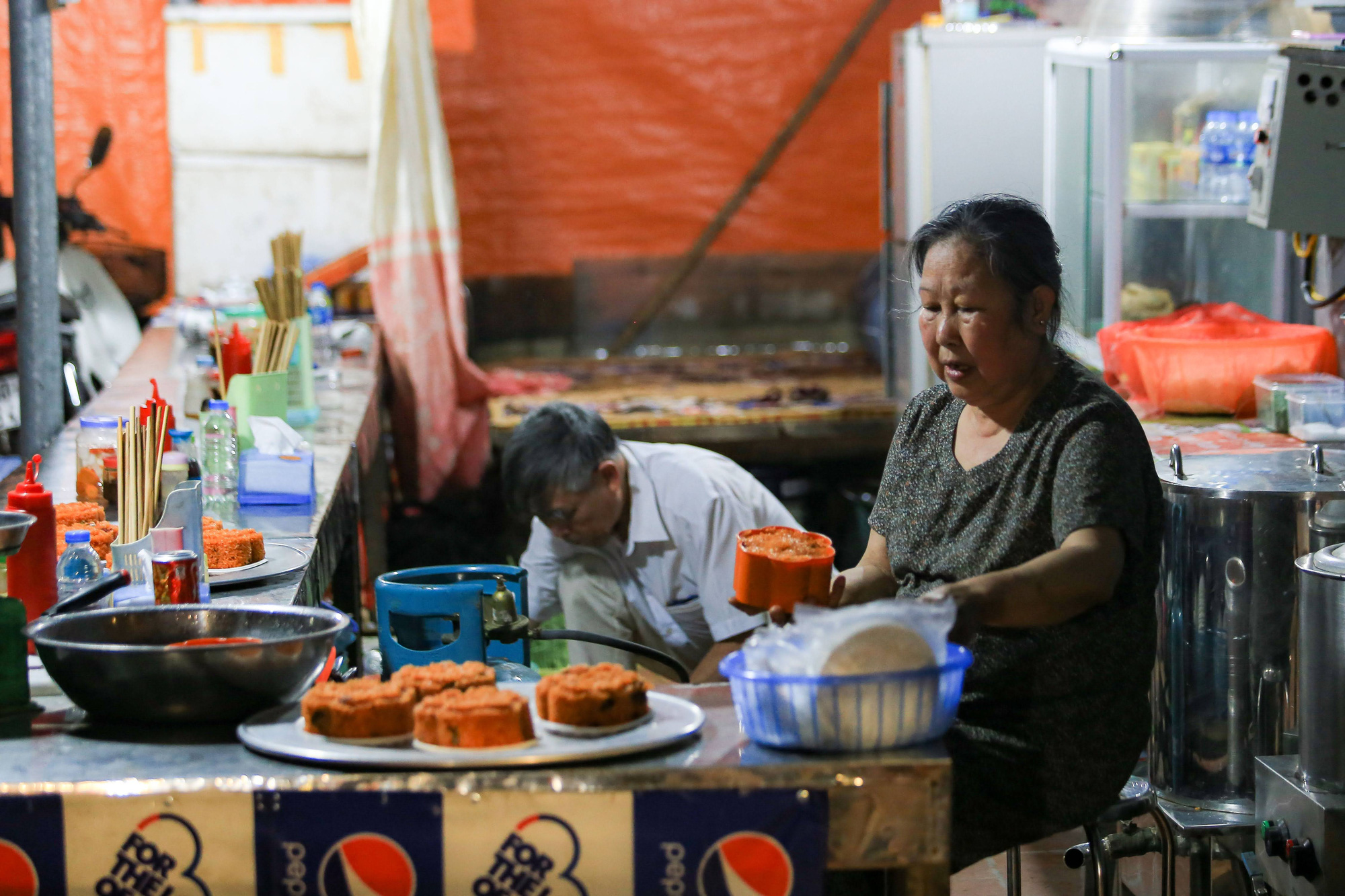 Thức xuy&ecirc;n đ&ecirc;m chờ lễ hội ch&ugrave;a Hương mở cửa trở lại - Ảnh 4.
