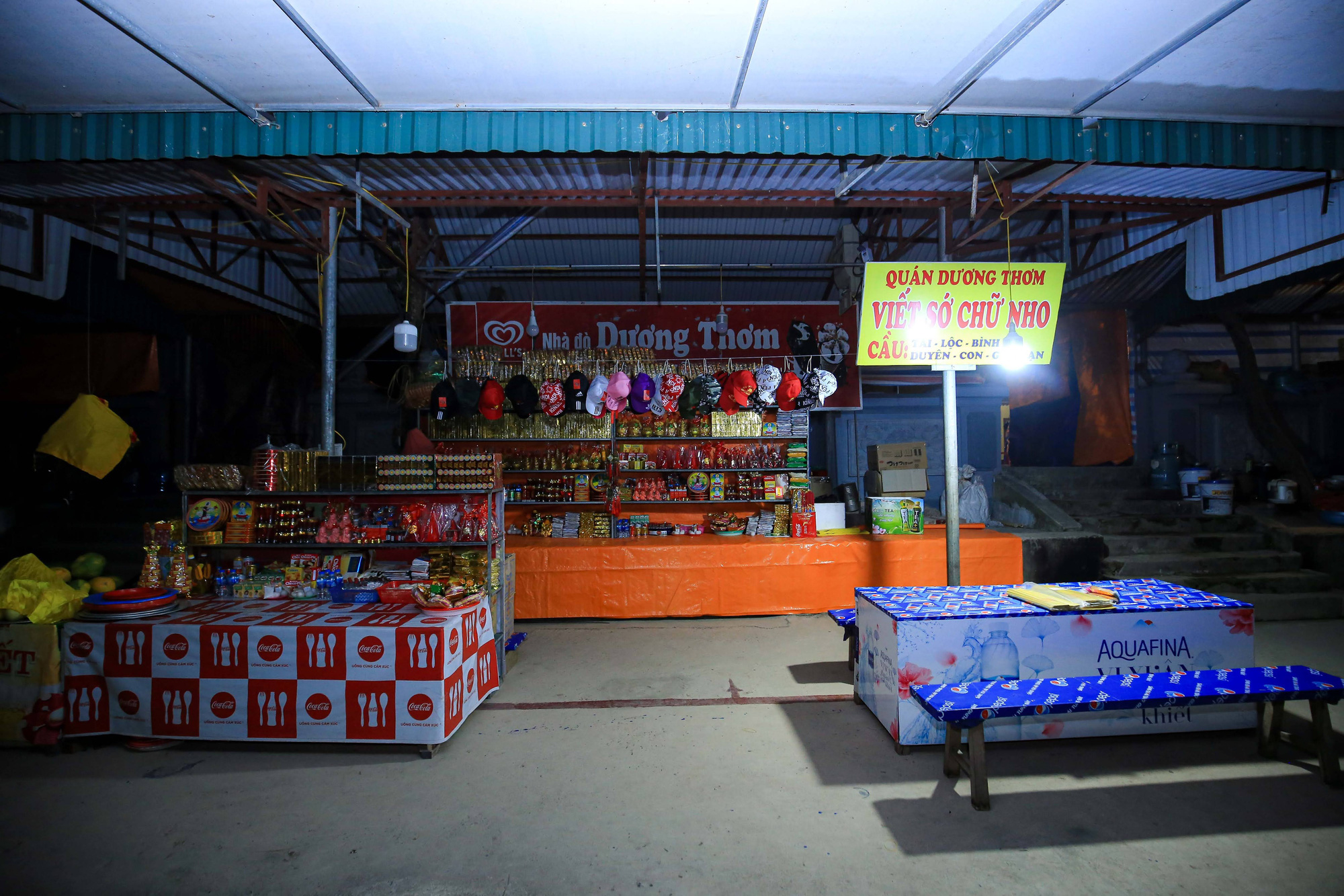 Thức xuy&ecirc;n đ&ecirc;m chờ lễ hội ch&ugrave;a Hương mở cửa trở lại - Ảnh 10.