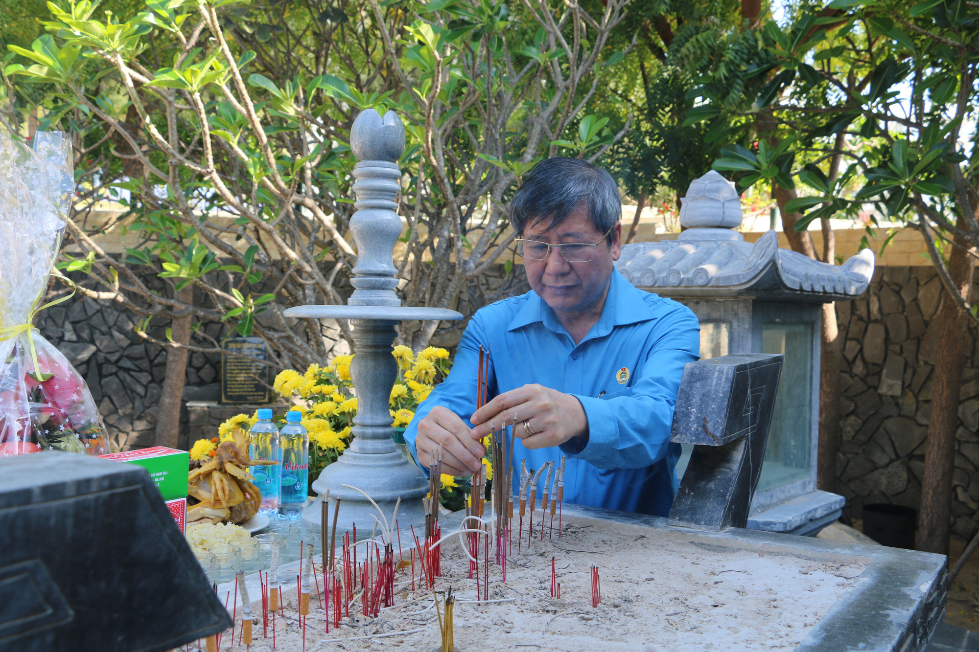 D&acirc;ng hương tưởng nhớ 64 chiến sĩ hi sinh tại Gạc Ma - Ảnh 4.