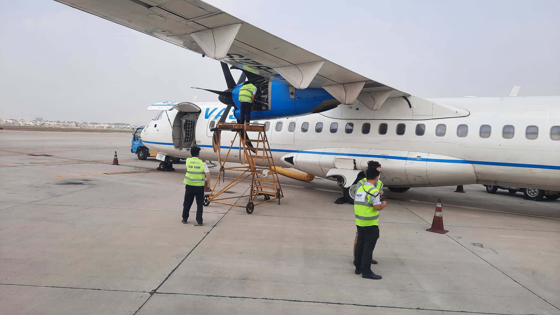 Chuyến bay từ TP HCM đi Côn Đảo phải quay về vì máy bay có khói
