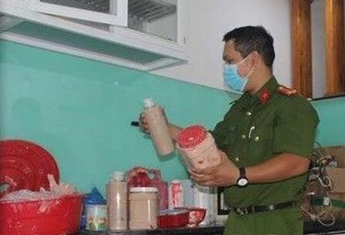Phát hiện kho chứa hàng ngàn mỹ phẩm giả các nhãn hiệu