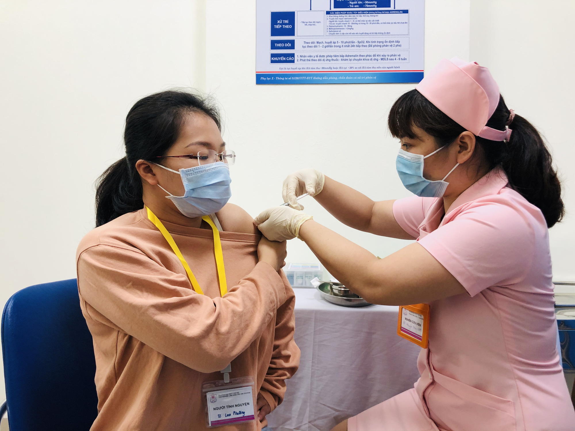 Người t&igrave;nh nguyện thử nghiệm vắc-xin Covivac được mua bảo hiểm 40 tỉ đồng - Ảnh 1.
