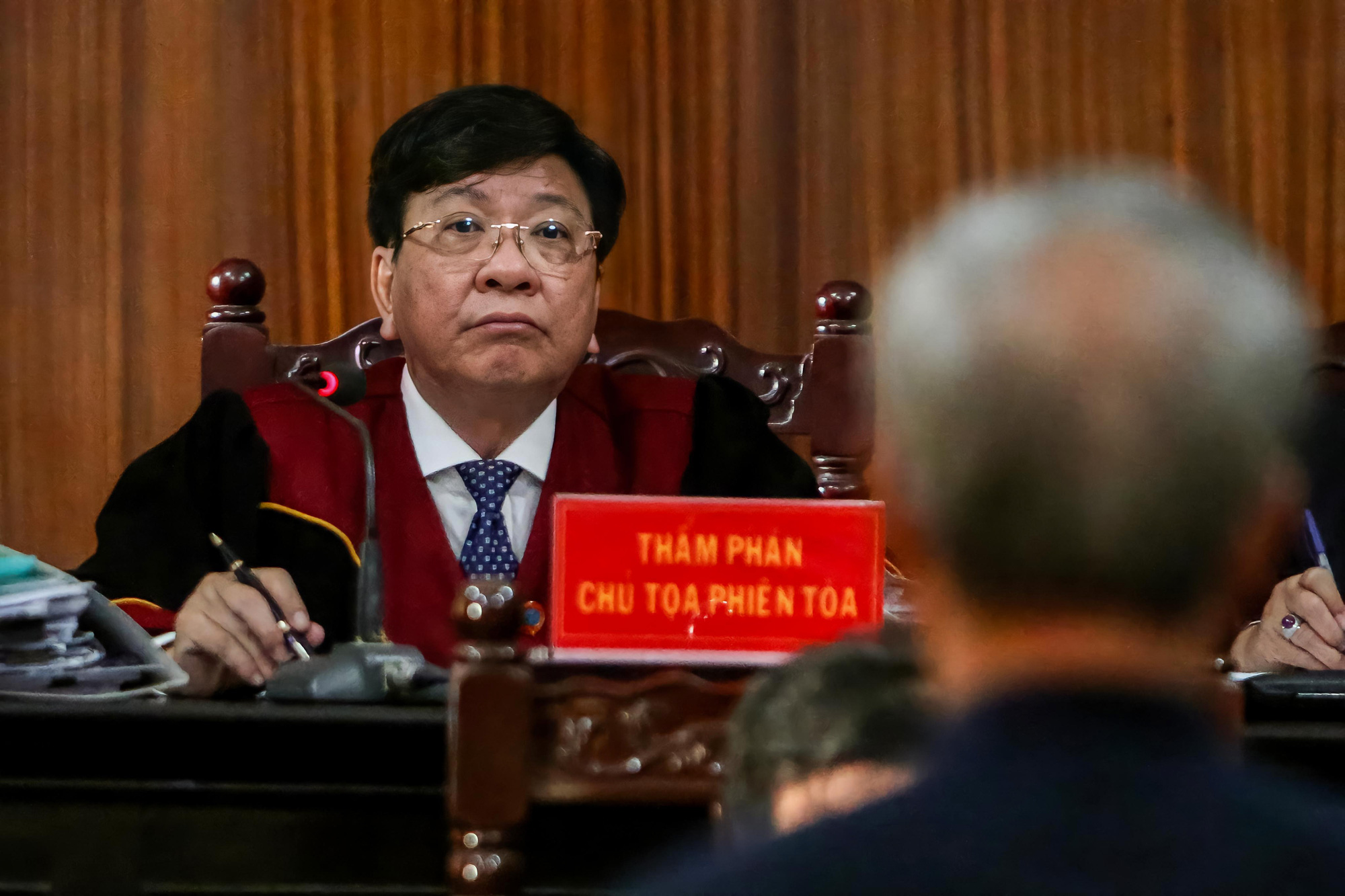 To&agrave;n cảnh phi&ecirc;n to&agrave; x&eacute;t xử &ocirc;ng Nguyễn Th&agrave;nh T&agrave;i v&agrave; nữ đại gia ng&agrave;y đầu ti&ecirc;n - Ảnh 10.