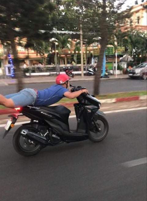 Nằm trên xe, bốc đầu, lạng lách, nhiều thanh niên ở Bà Rịa-Vũng Tàu bị xử phạt