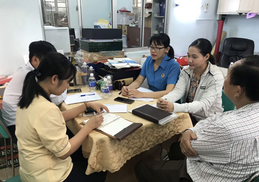 Sát cánh bảo vệ công nhân
