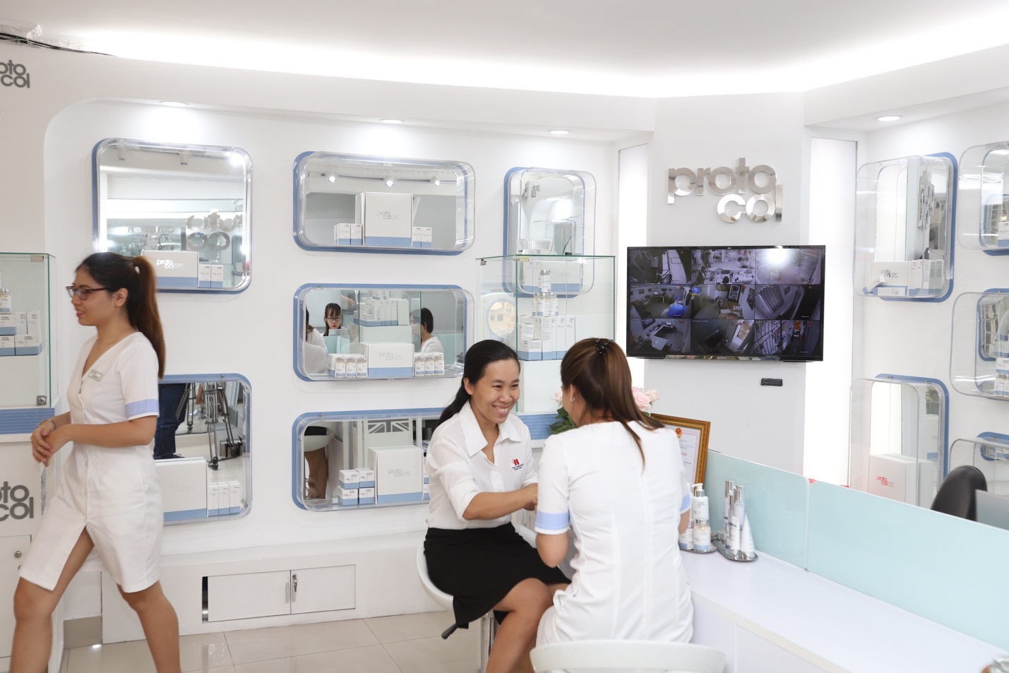 Ch&acirc;n dung doanh nh&acirc;n Lan Coles, nữ &ldquo;thuyền trưởng&rdquo;  t&agrave;i năng của C&ocirc;ng ty LCUK - Ảnh 4.