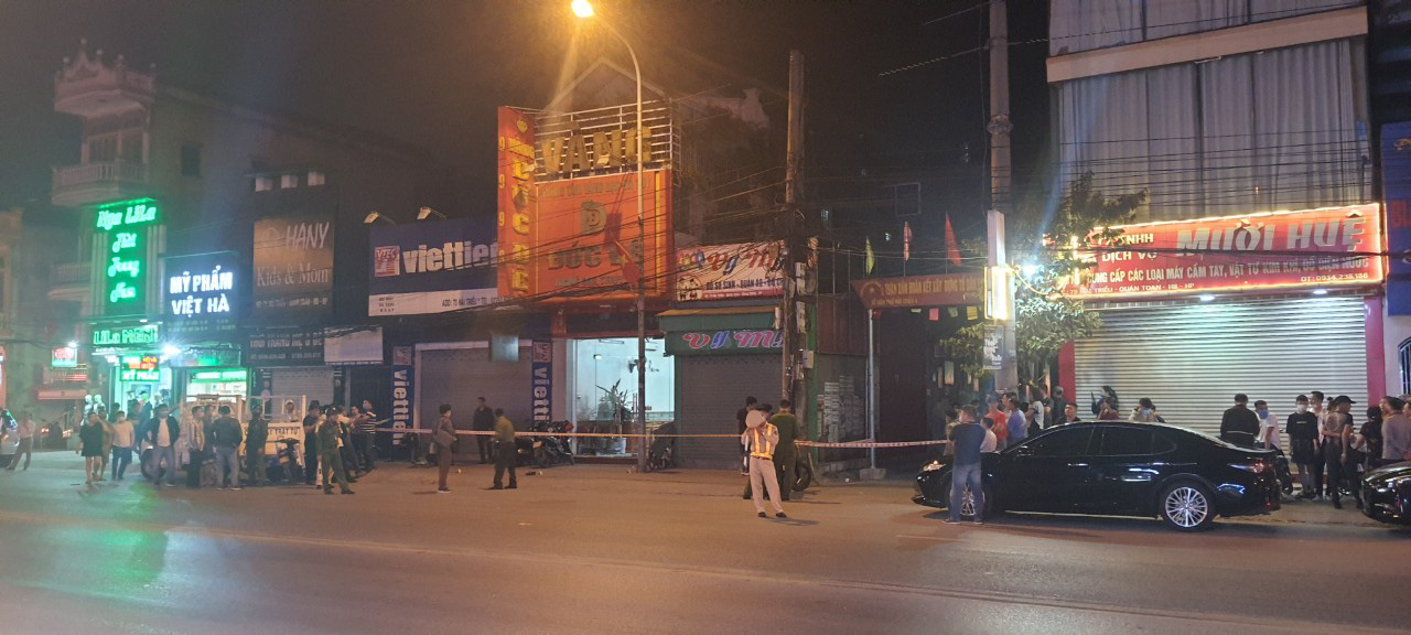 Truy bắt nam thanh niên ném mìn tự chế vào tiệm vàng, 1 người bị thương