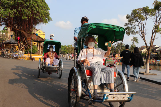 Du lịch an to&agrave;n giữa đại dịch - Ảnh 1.