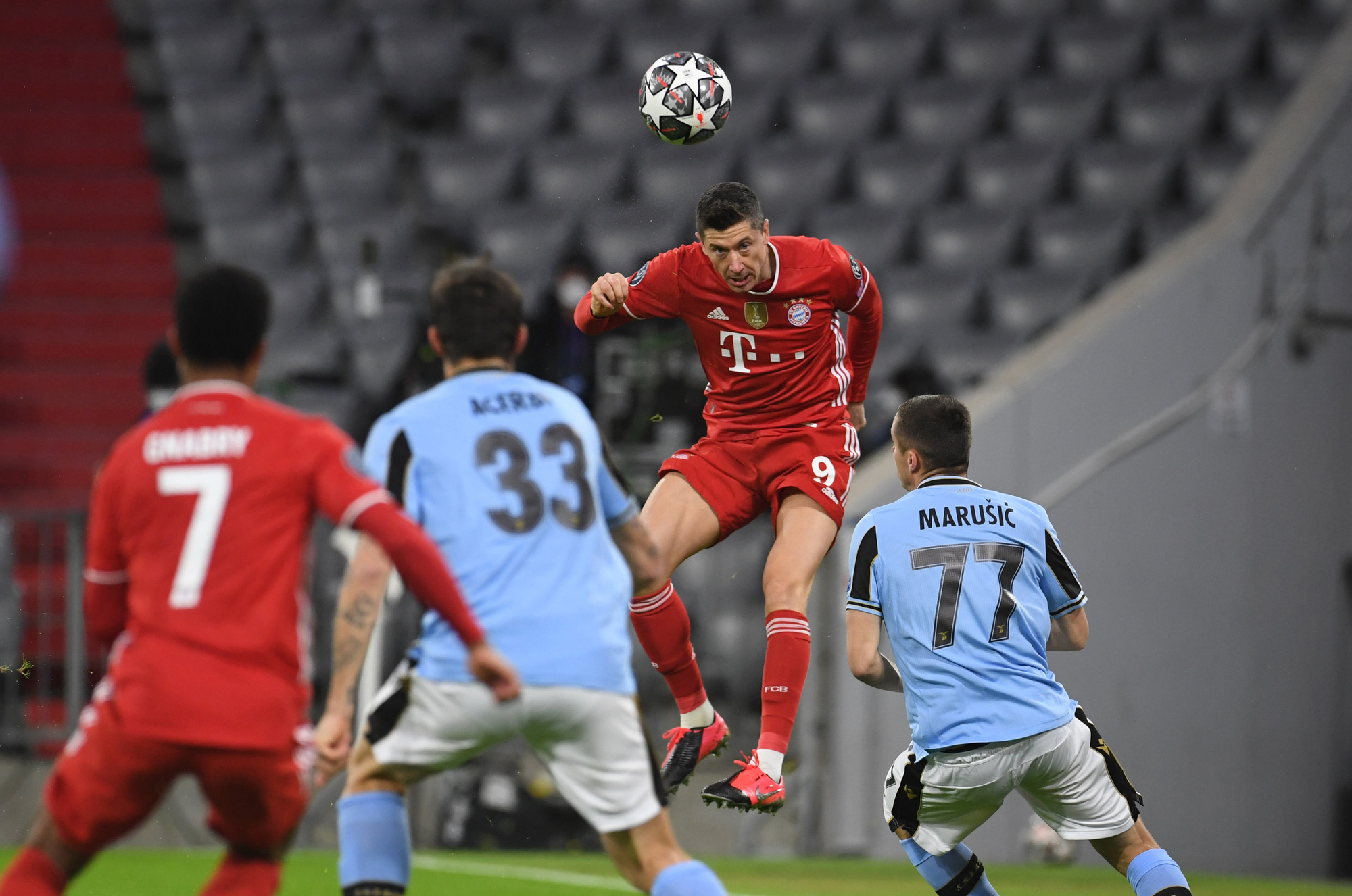 Bayern Munich: Một mình chống cả châu Âu - Ảnh 1.
