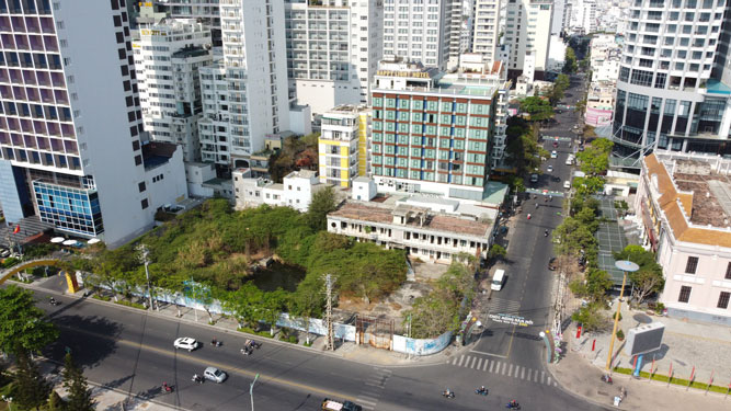 Đất "vàng" đường biển Nha Trang bỏ hoang