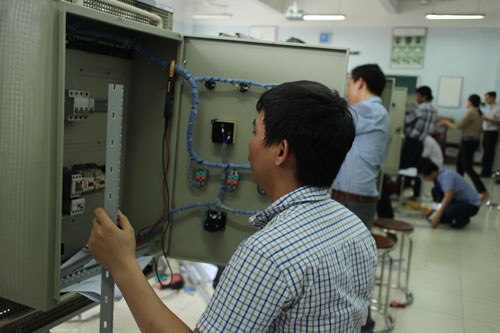 Lao động bị mất việc vì dịch Covid-19 được học nghề miễn phí