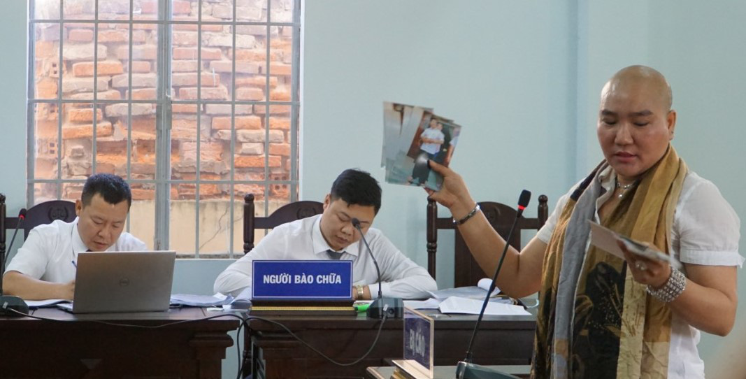 Xét xử người phụ nữ 2 lần đến tòa quậy phá, phát lên mạng xã hội - Ảnh 3.