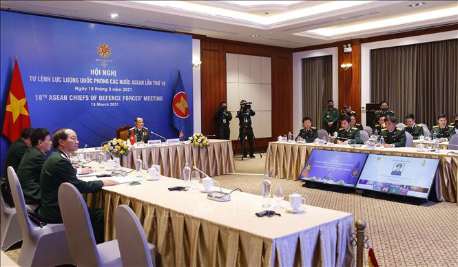 Tư lệnh Quốc ph&ograve;ng c&aacute;c nước ASEAN cam kết duy tr&igrave; tự do h&agrave;ng hải v&agrave; h&agrave;ng kh&ocirc;ng ở Biển Đ&ocirc;ng - Ảnh 1.