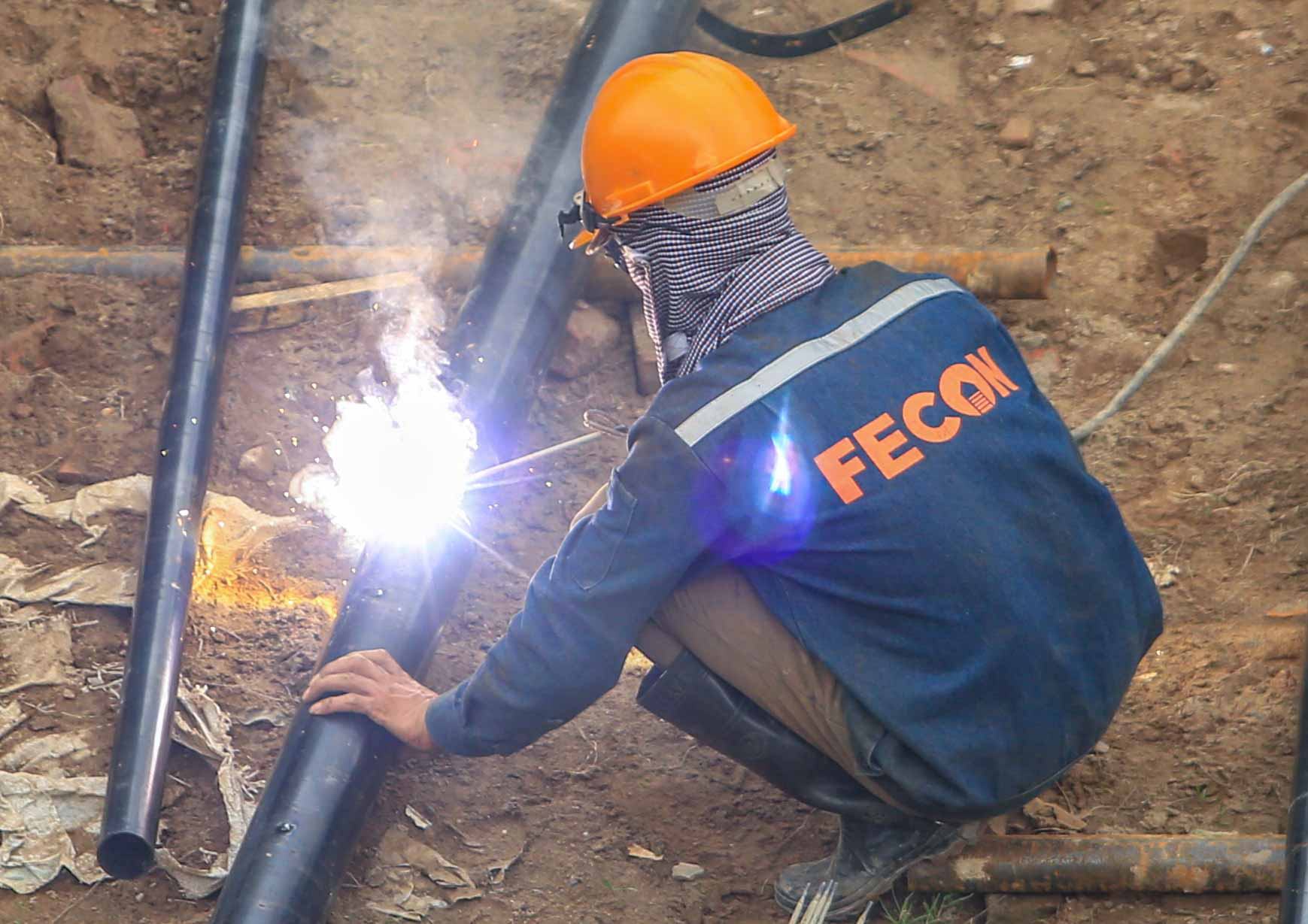 CLIP: H&agrave;ng trăm c&ocirc;ng nh&acirc;n hối hả x&acirc;y cầu Vĩnh Tuy 2 mức đầu tư 2.538 tỉ đồng - Ảnh 16.
