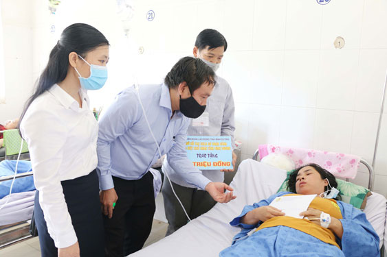 Đề xuất nâng mức hỗ trợ công nhân khó khăn