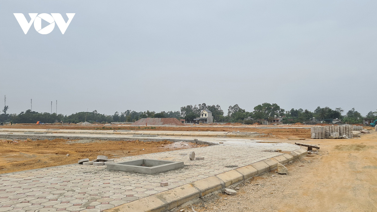 Đất nền “sốt” bất thường vì chiêu trò thổi giá - Ảnh 1. Đất nền “sốt” bất thường vì chiêu trò thổi giá - Ảnh 1.