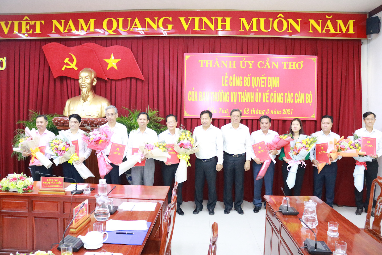 Cần Thơ: Lu&acirc;n chuyển, điều động h&agrave;ng loạt c&aacute;n bộ - Ảnh 1.