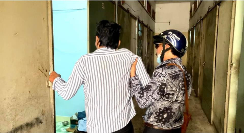 Sức khỏe diễn vi&ecirc;n Thương T&iacute;n tạm ổn nhưng căn ph&ograve;ng trọ của anh g&acirc;y nhiều x&oacute;t xa - Ảnh 3.
