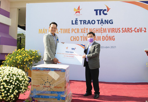 Hội Doanh nhân trẻ Việt Nam và Tập đoàn TTC tặng máy Real-time PCR xét nghiệm virus SARS-CoV-2 cho tỉnh Lâm Đồng