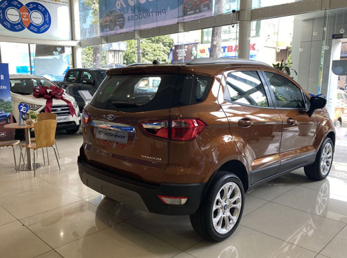 Ôtô tiếp tục giảm giá sâu