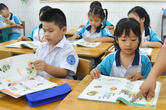 TP HCM sẽ chọn bộ s&aacute;ch gi&aacute;o khoa n&agrave;o? - Ảnh 1.