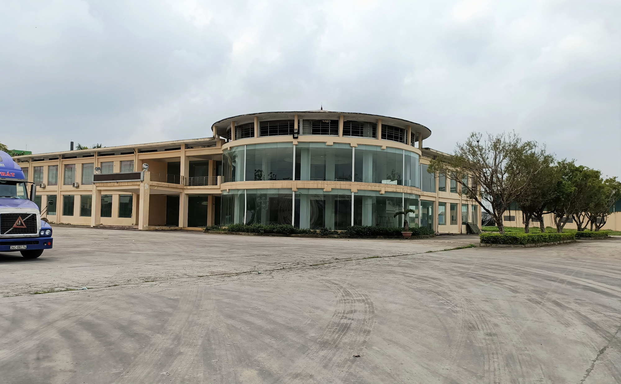 Trung tâm nông nghiệp 17 tỉ đồng ở Thanh Hóa xây xong để làm... cảnh