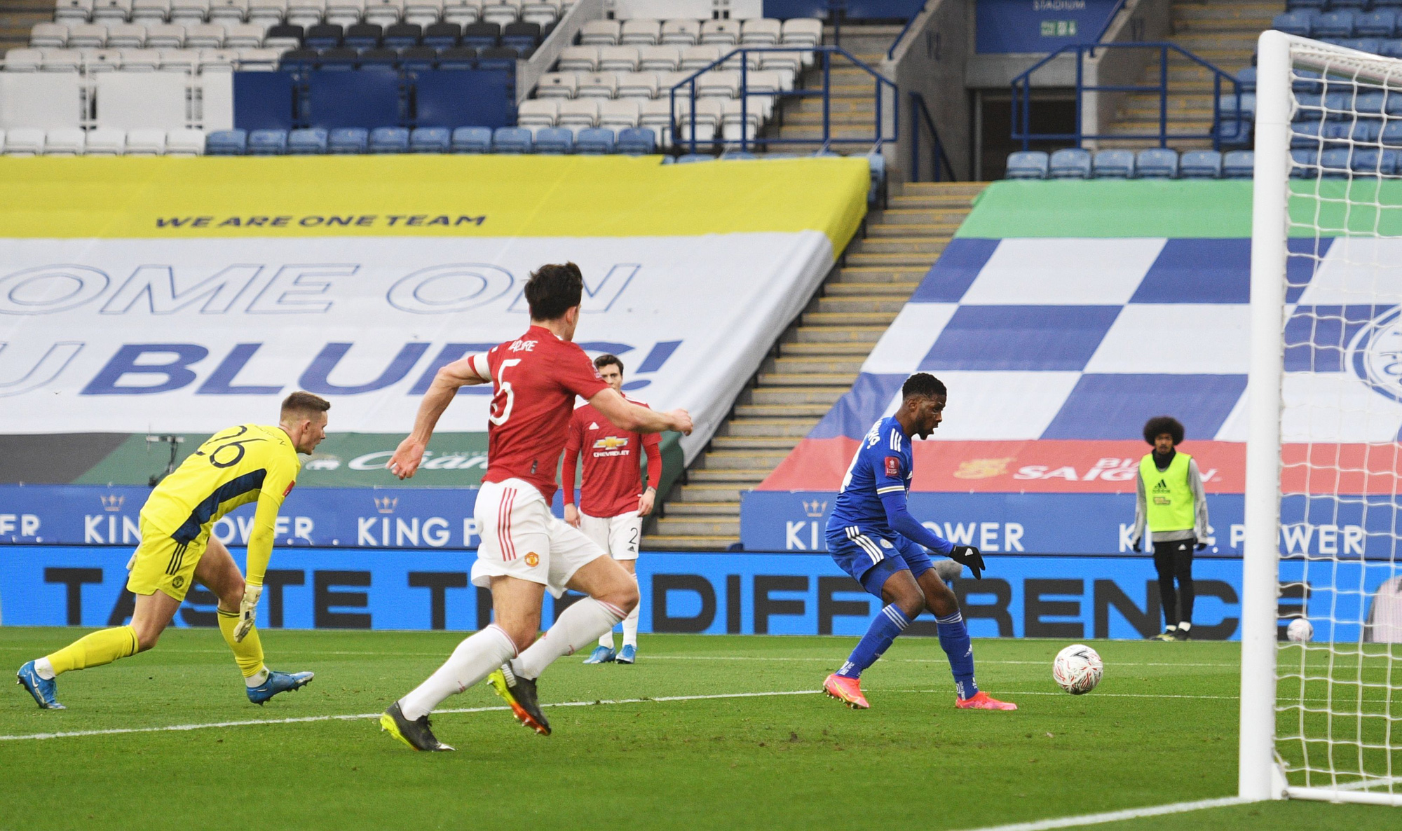 Tứ kết FA Cup: Công cùn thủ kém, Man United thua tan tác Leicester - Ảnh 3.