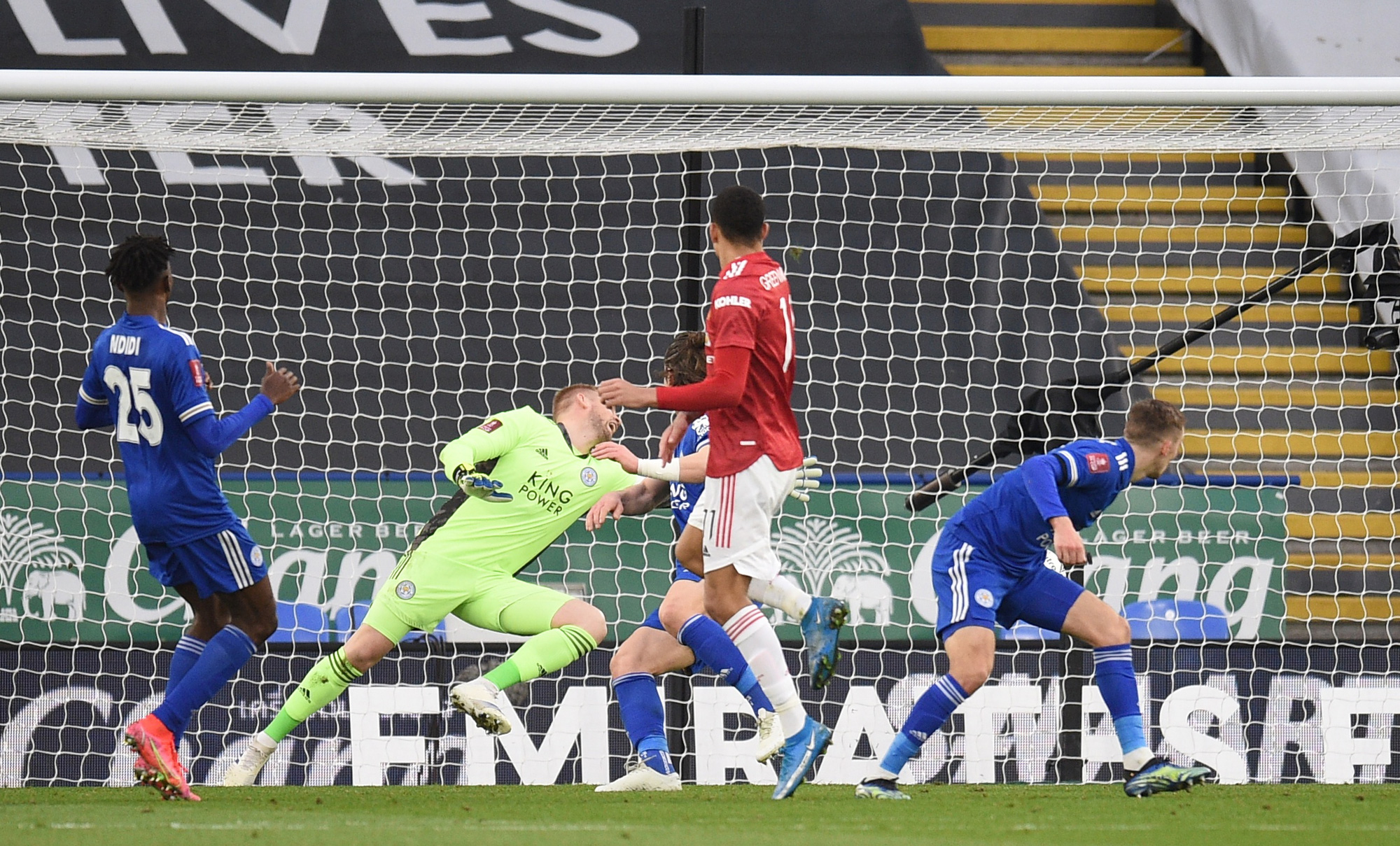 Tứ kết FA Cup: Công cùn thủ kém, Man United thua tan tác Leicester - Ảnh 5.