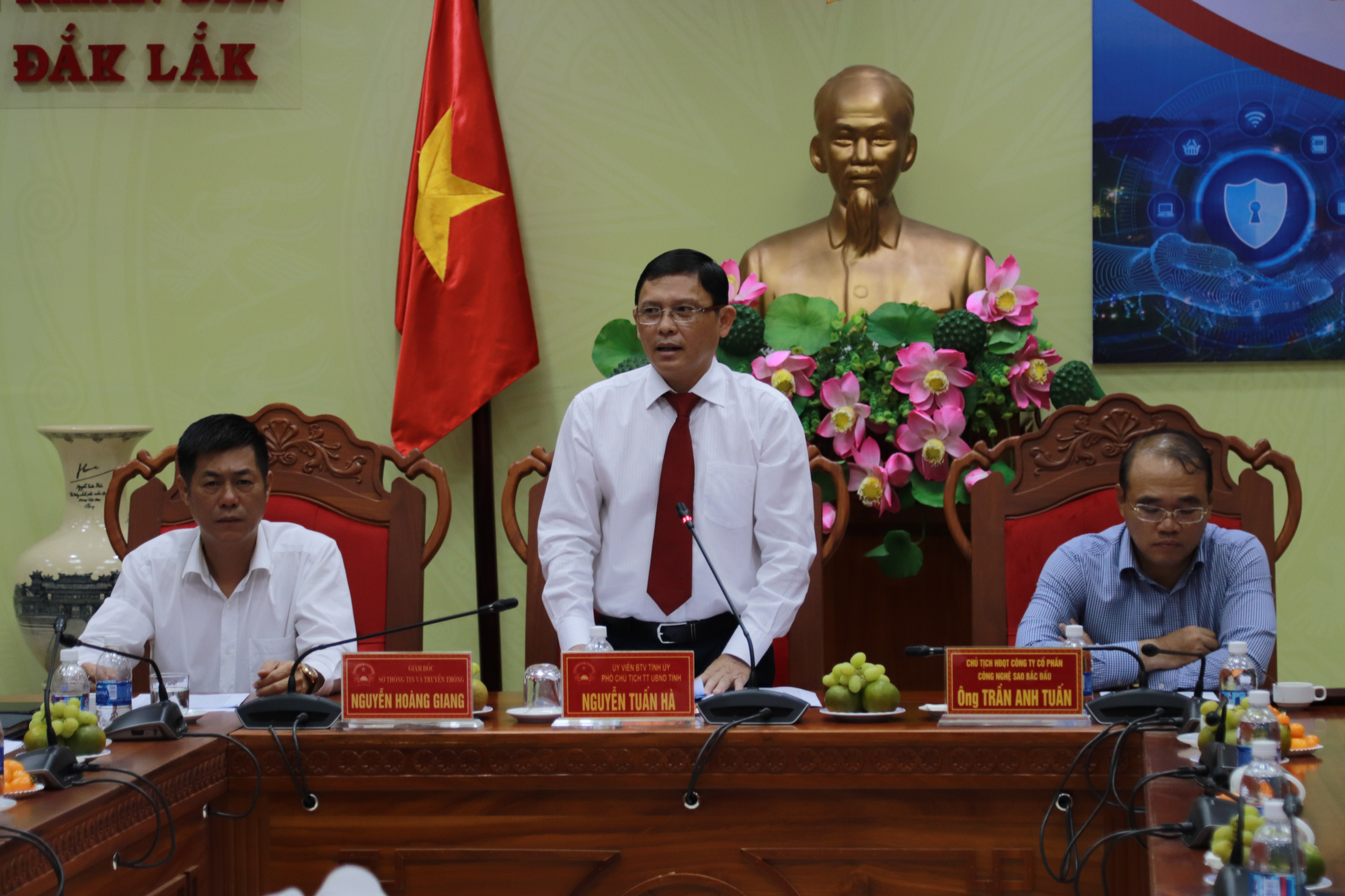 "Chuyển đổi số - Xu hướng tất yếu của sự phát triển"