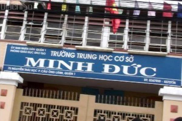 TP HCM: Một học sinh lơ lửng ở lan can tầng 3 được bảo vệ cứu kịp thời