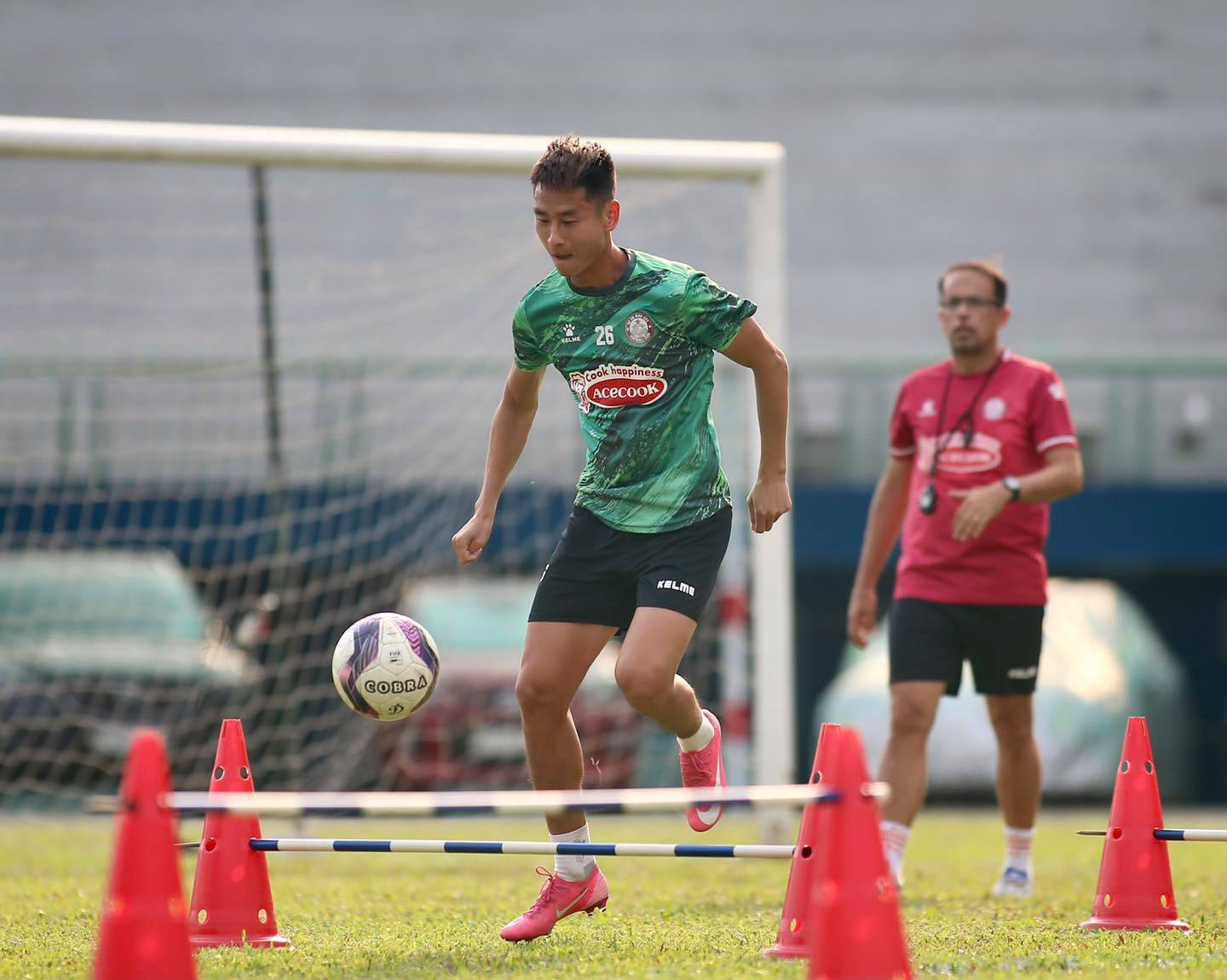 CLB TP HCM, Hà Nội FC thử sức với "người nhà"