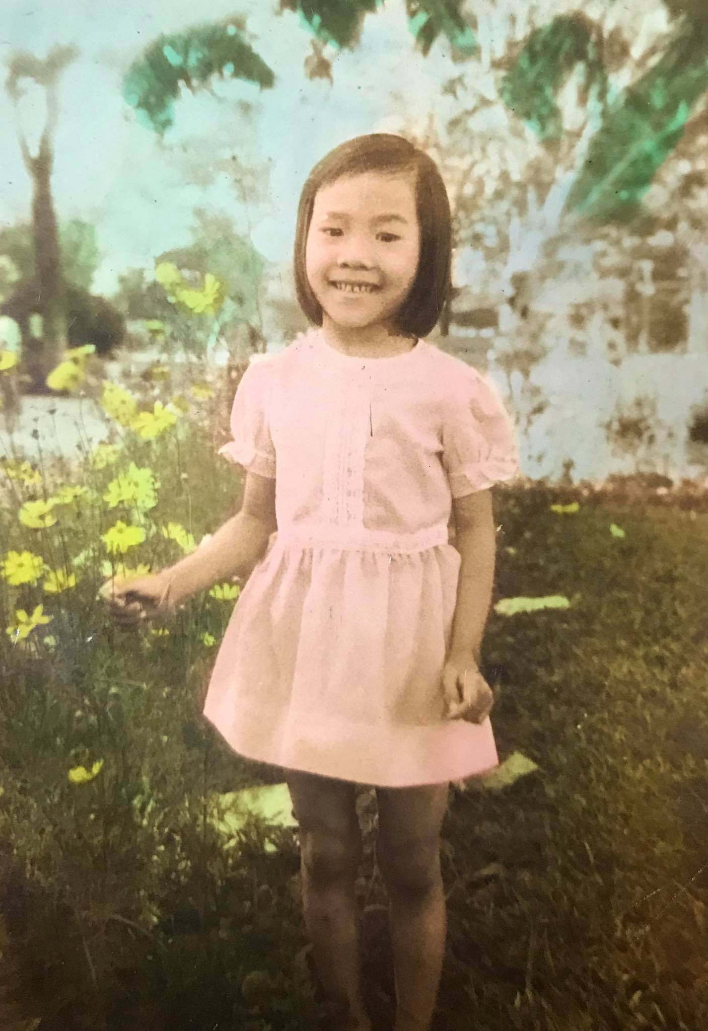 NSND Kim Cương thắp hương tri ân nữ y tá nuôi dưỡng bé Thương Thương - Ảnh 4.