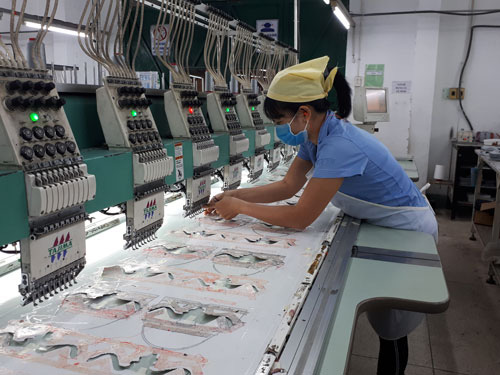 ĐÃI NGỘ THỎA ĐÁNG LAO ĐỘNG NỮ (*): Khi doanh nghiệp là nhà
