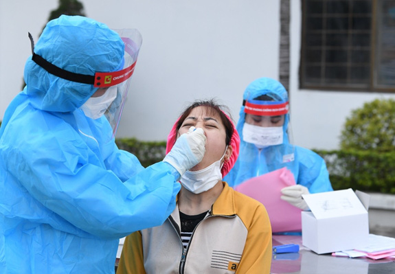 Nữ sinh viên nghi dương tính SARS-CoV-2 trước khi trở lại trường