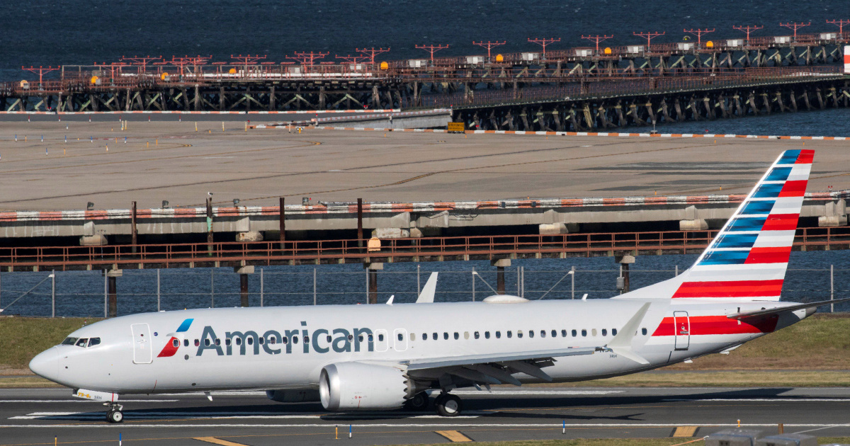 Đang bay, phi c&ocirc;ng Boeing 737 MAX phải tắt động cơ, hạ c&aacute;nh khẩn cấp - Ảnh 1.